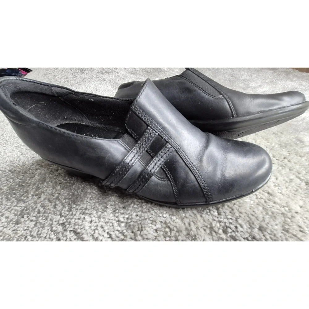 Clark's Bendables Womens Size 8 Black Leather Heeled Slip On Casual Dress Shoe - Picture 2 of 12